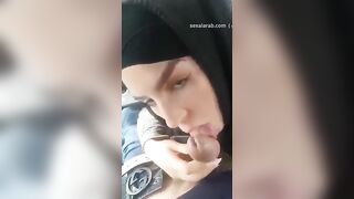 مرأة محجبة داخل السيارة: تجربة فريدة في الحياة اليومية - عربي