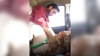 تجربة مثيرة: خوف ومغامرة نيك في السيارة مع ميلف مربربة - عرب سكس